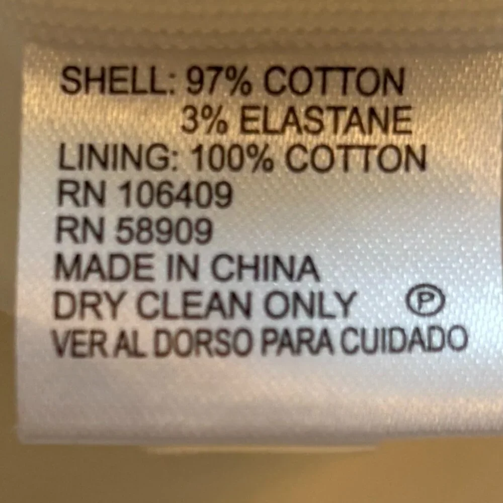 Simple White Reversible Sleeveless Blouse - Picture 5 of 5